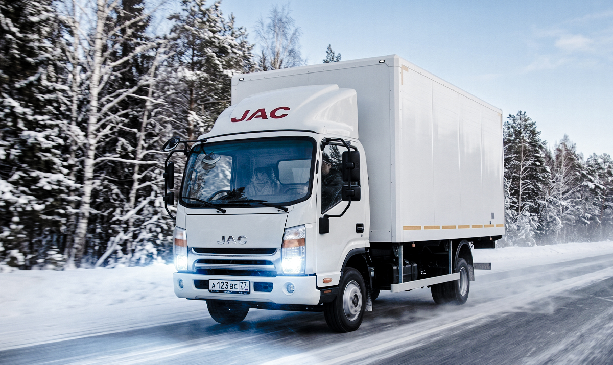 JAC N120 на дороге